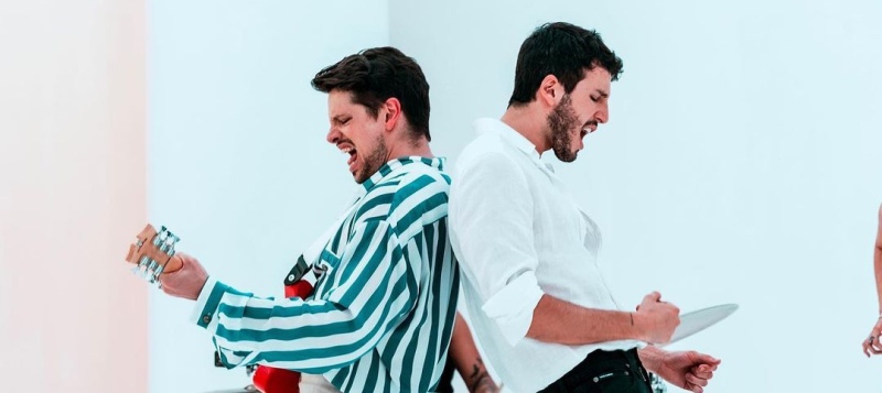 Sebastián Yatra y Lasso publican el clip de "Ojos Marrones Remix"