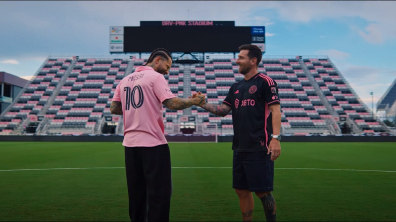 ¡Maluma lanza el video de "Trofeo" con Messi como invitado!