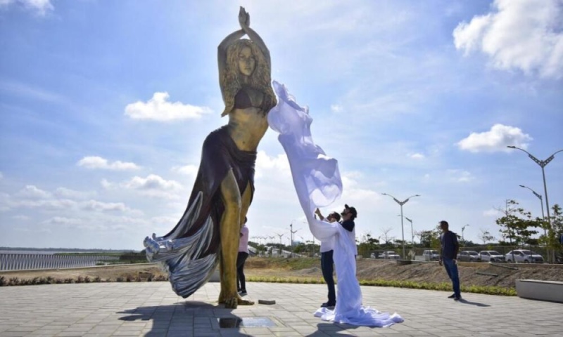 Inauguraron una impresionante estatua de Shakira en Barranquilla